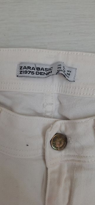 Vand 3 perechi de blugi zara la 45 lei toti +cadou