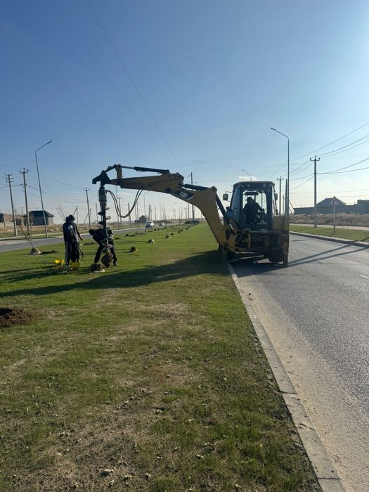 Экскаватор погрузчик три в одном