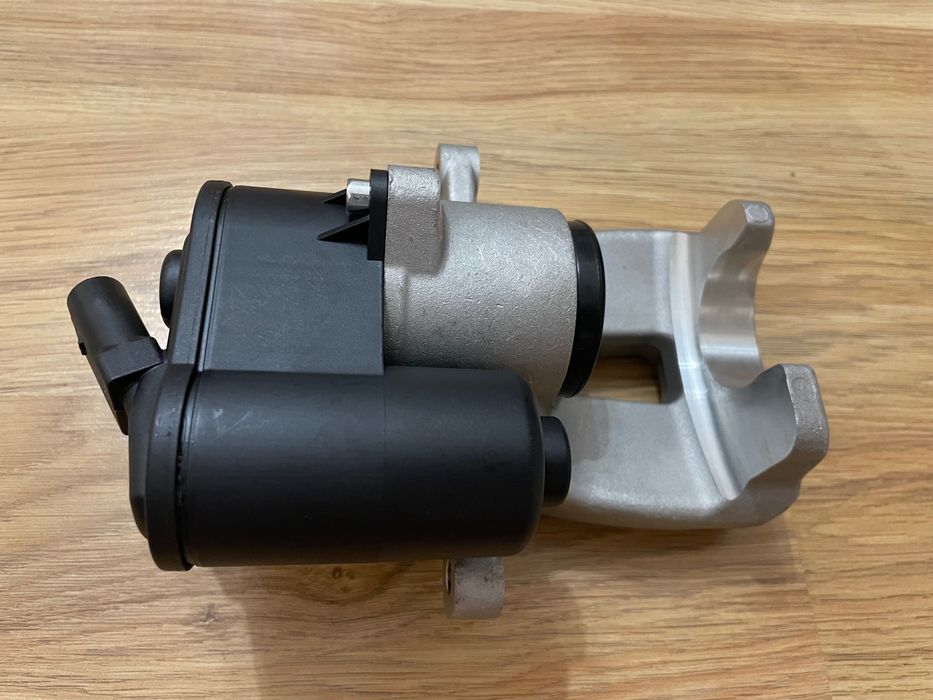 НОВИ Задни Спирачни апарати с мотор Volkswagen Passat B6 Sedan Variant