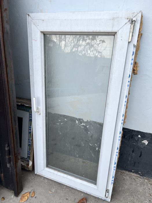 Продам дверь и два окна