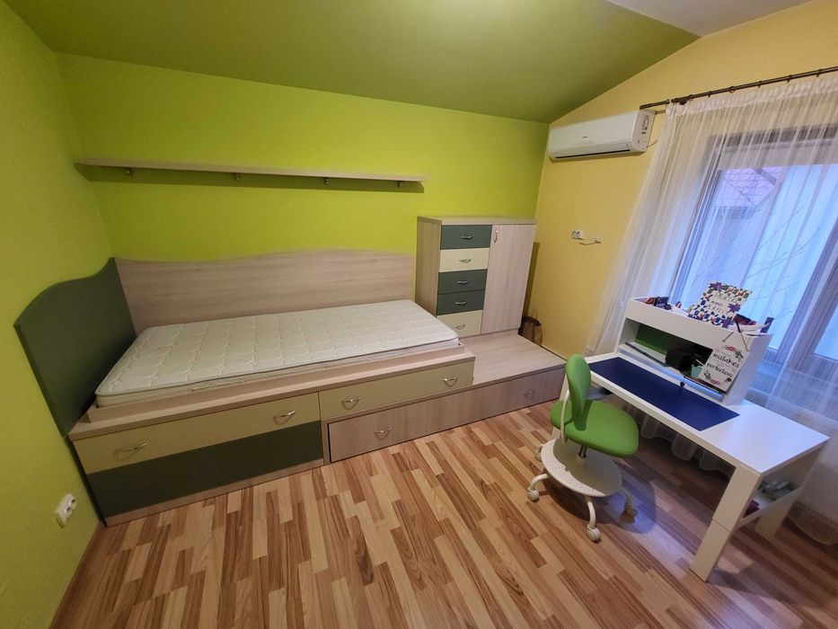 Dormitor complet  copii: pat (uri), dulapuri, birou, scaun