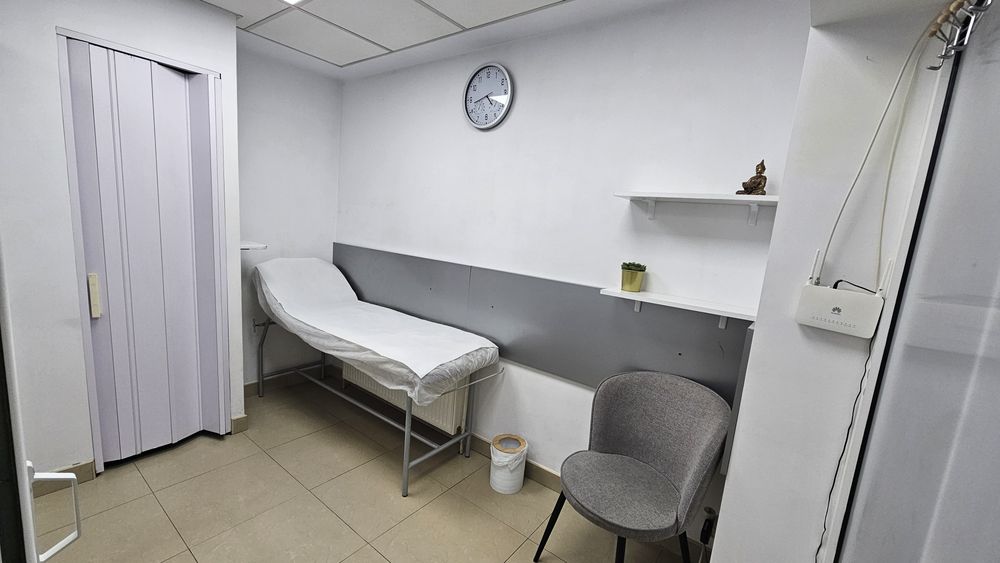 Închiriez post coafor/frizerie + cameră