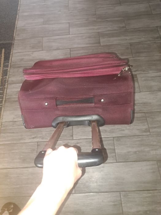 Продам дорожный чемодан.