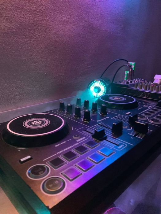 Dj pult pioneer 200 sotiladi