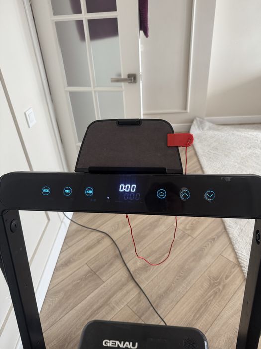 Продам беговую  дорожку GENAU