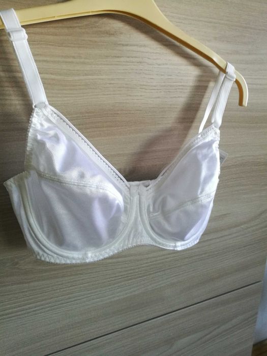 Sutien Triumph nou (75C sau 80C)