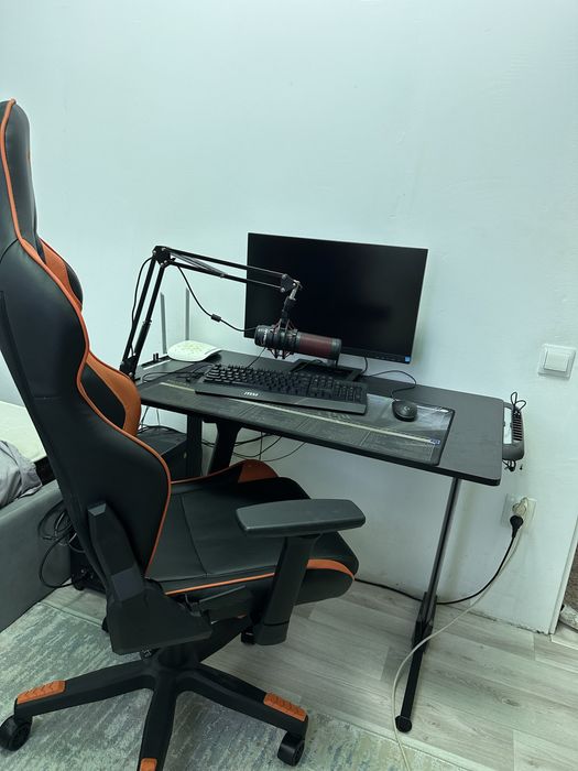 Продам компьютерный стол и кресло