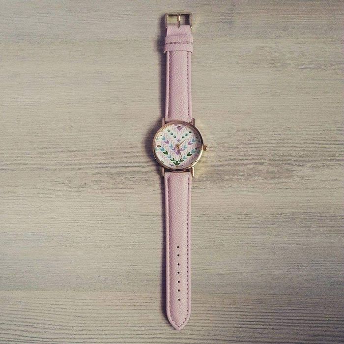 НОВ Розов дамски часовник