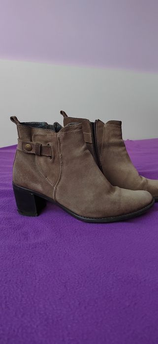 Дамски боти , естествен велур