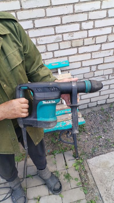 Перфоратор Makita SDS-Max.