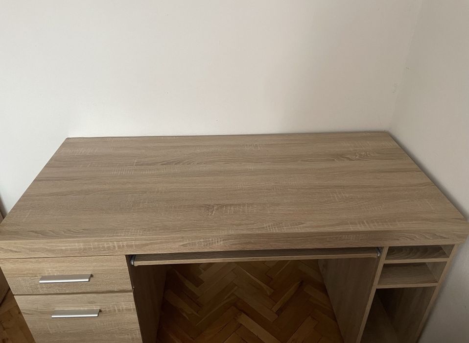 Birou modern spatios elevi, copii, studenti ca nou