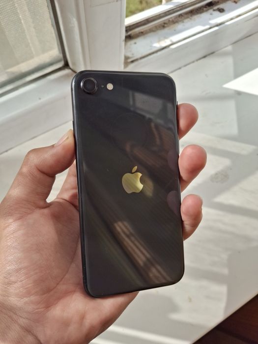 Айфон се 2020 идеал