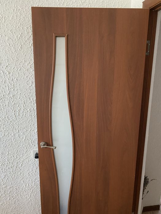 Двери межкомнатные б/у