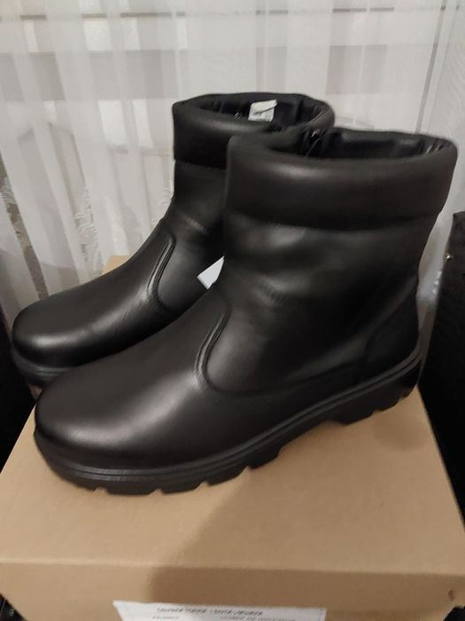 Обувки от естественакожа.