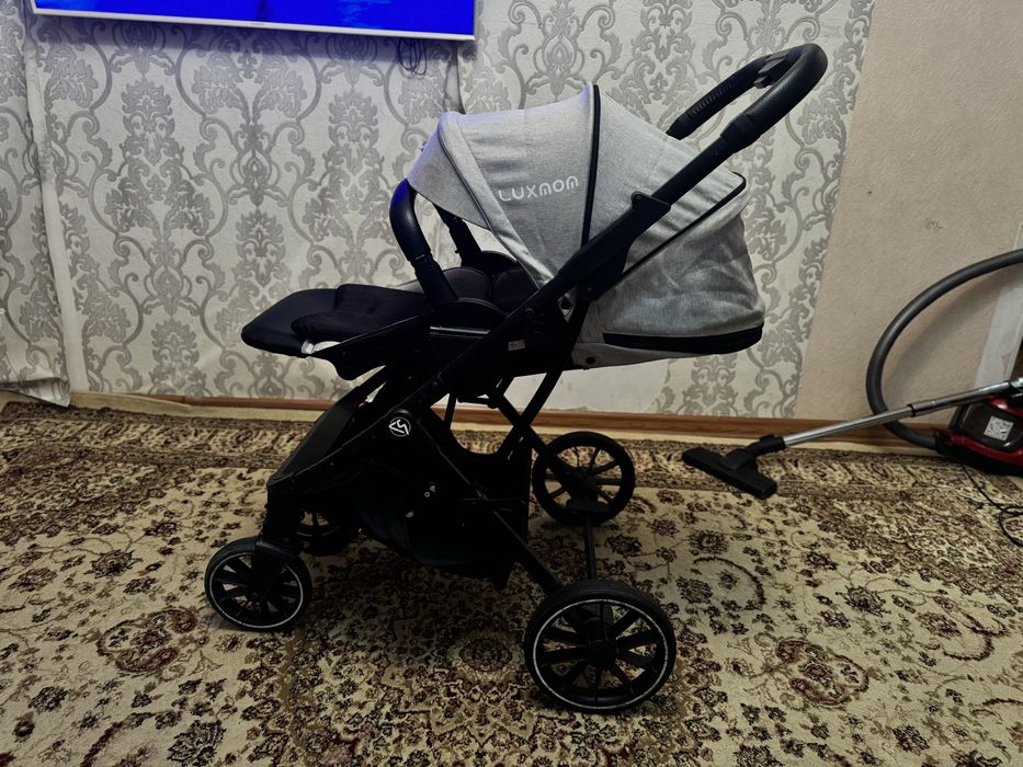 Продам прогулочную коляску