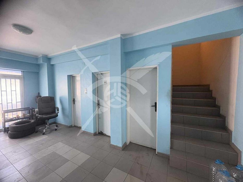 Дава се под наем Промишлена сграда в София, Военна рампа - 500 кв.м за 2500 € - Снимка #2