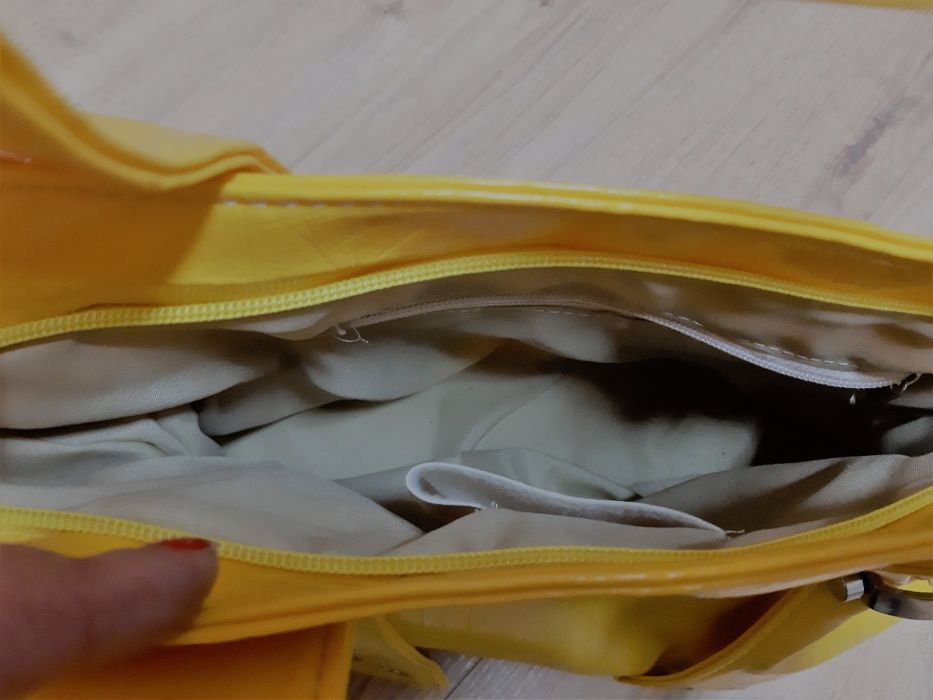 Шик Чанта с Атрактивен Дизайн и цвят в жълто! НОВА!