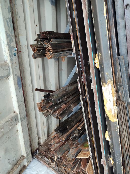 Продам железные уголки