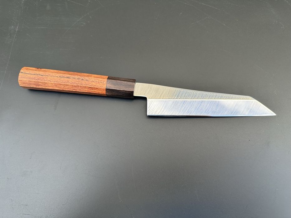 Cutit de bucatarie facut manual