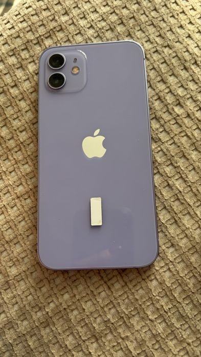 Продам  б/у iPhone 12