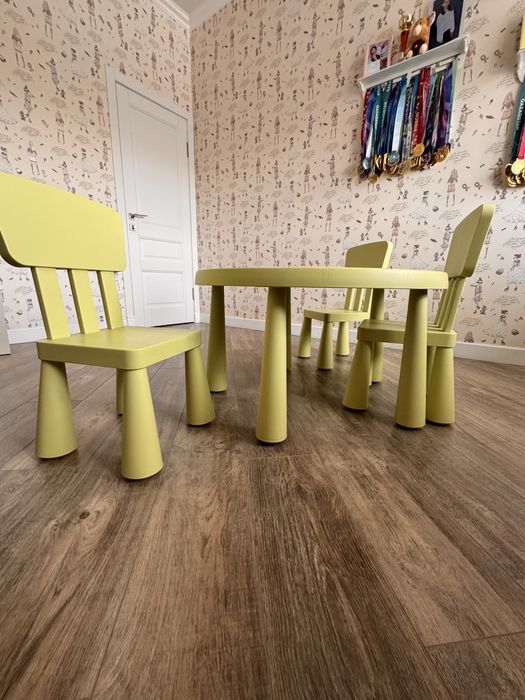 Продам стол и стулья