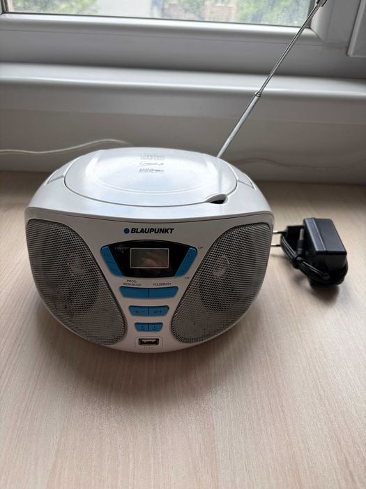 Продавам aудио микросистема Blaupunkt Boombox BB5WH с проблеми