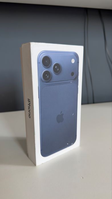 iphone 17 pro max 256gb blue 98% battery