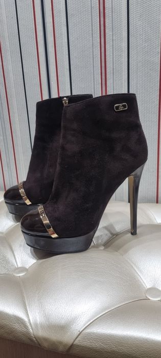 Продам ботильоны.