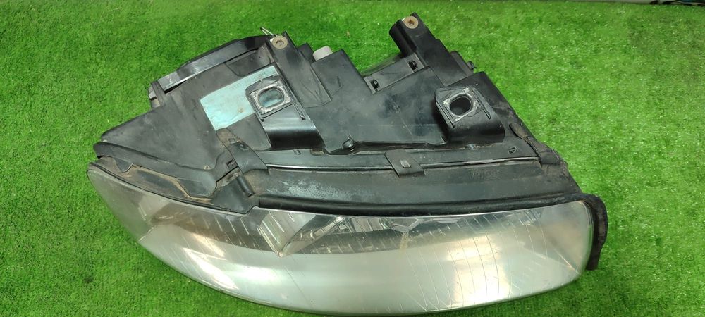FAR DREAPTA HALOGEN AUDI A4 B6 / COD OEM 8E0941004F / 8E0990008F 2000-2004 (4F2)