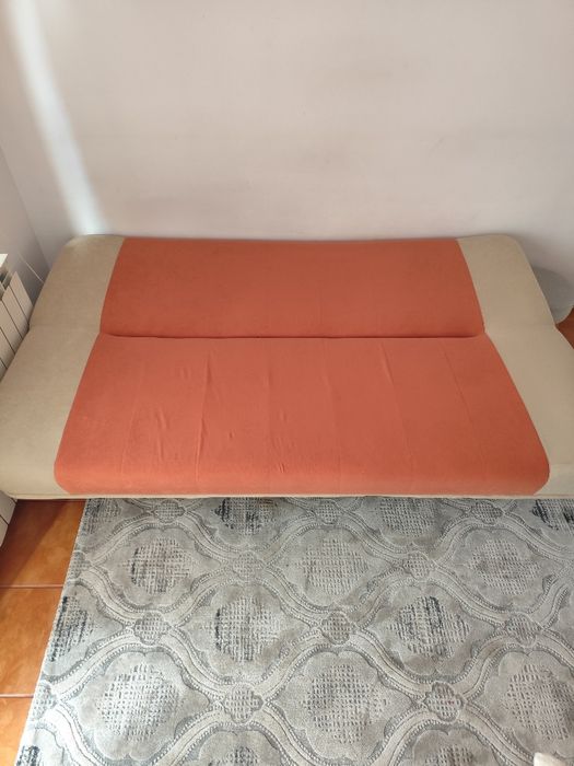 Canapea extensibila și dulap
