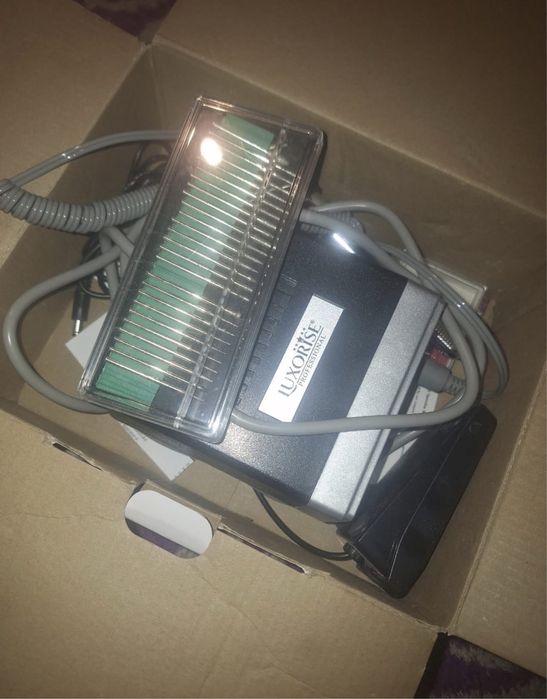 Freza profesionala  pila electrica si aspirator praf unghii