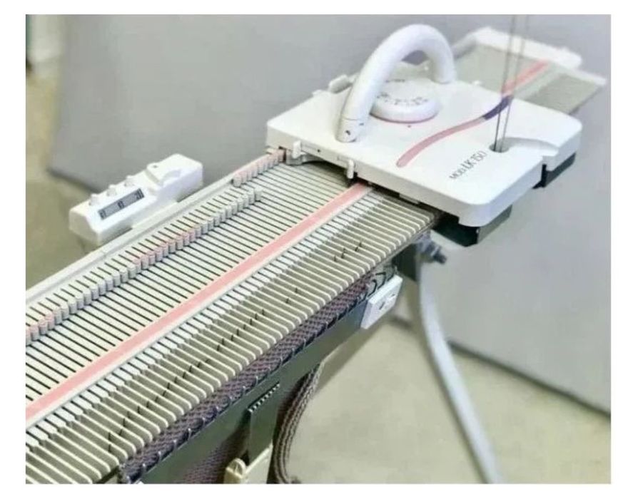 Вязальная машинка Silver Reed LK 150