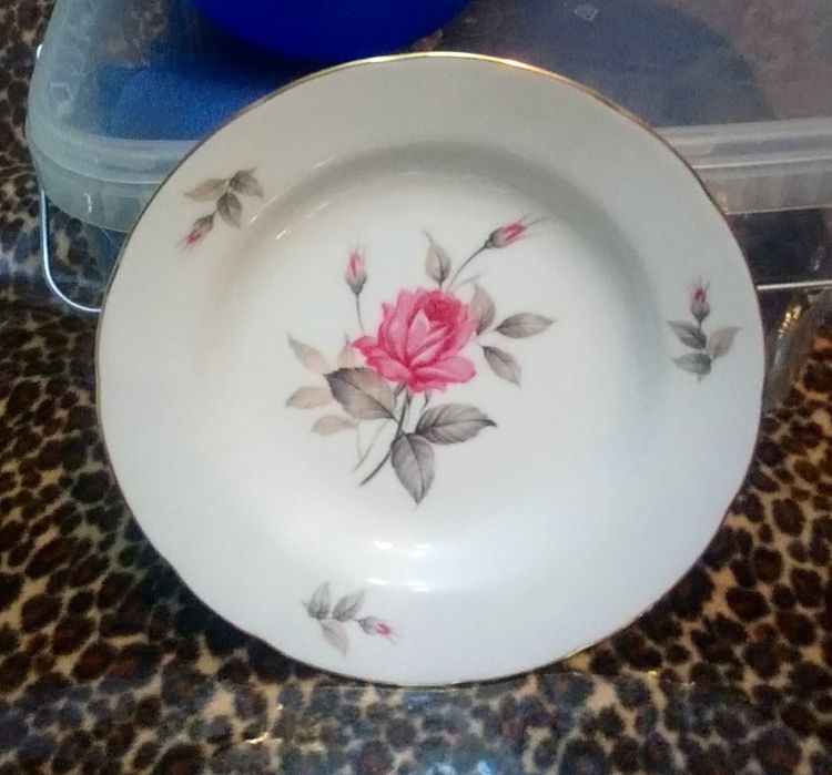 Тарелки суповые, винтажные, фарфор Катюша.