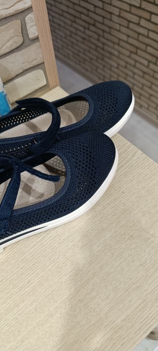 Продам детскую обувь