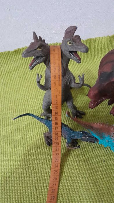 Pachet 6 dinozauri colorati diferite specii