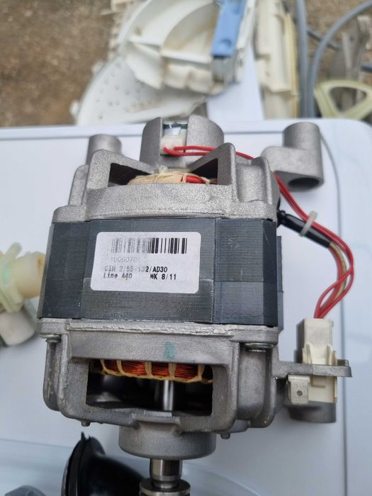 Пералня Ariston Hotpoint на части