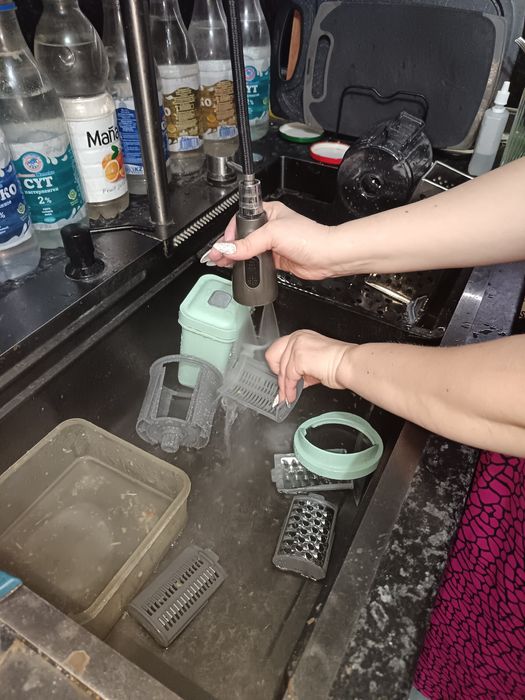 Продам электрич. овощерезку 6 в 1