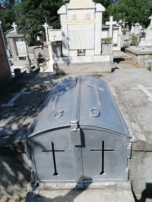 GALATI,  cavou Cimitir Eternitatea