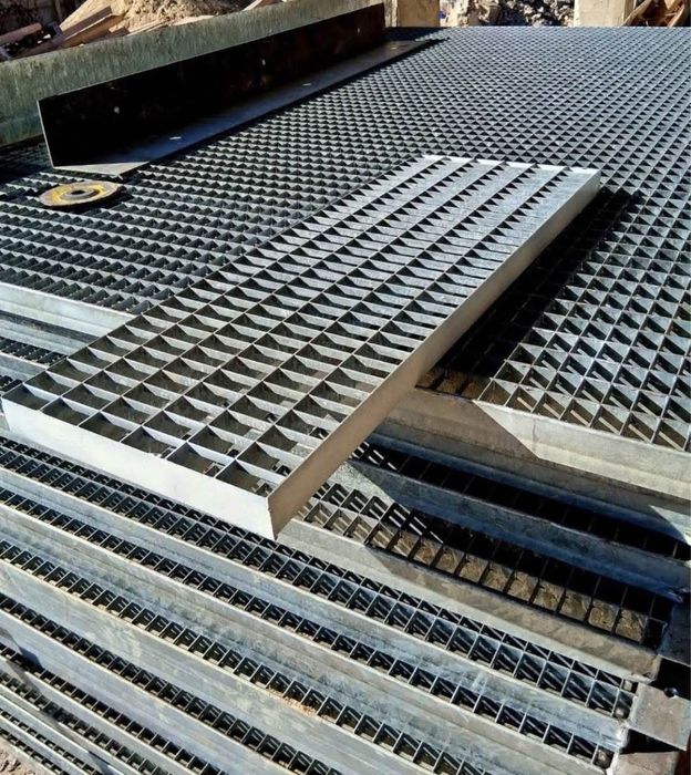 Vând trepte zincate la orice dimensiune pentru scări metalice facem la