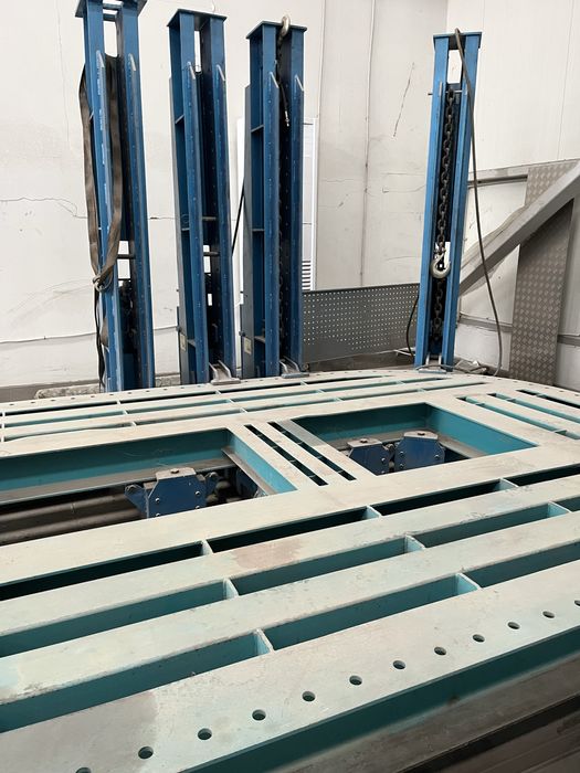 Стенд за разпъване на коли и камиони