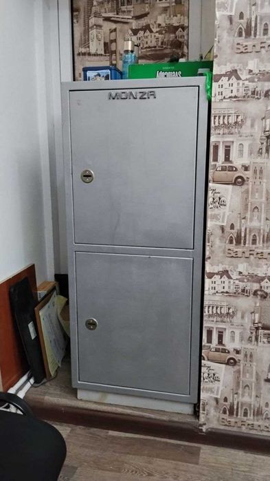 Продается сейф. Цейф сотилади.