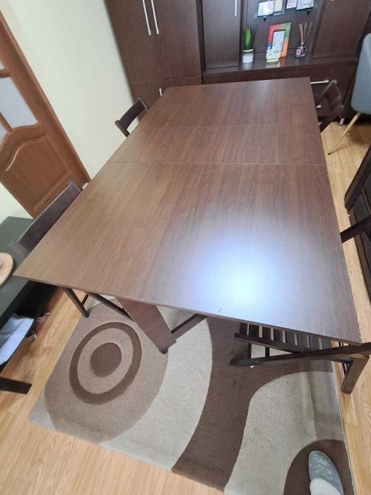 Vând masă rabatabilă cu 4 scaune incluse