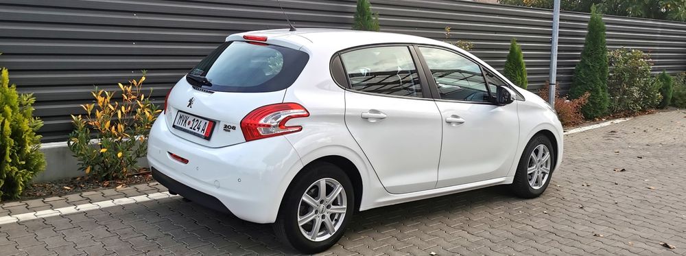 Peugeot 208--An 2014--Diesel 1.6--Revizii doar Peugeot
