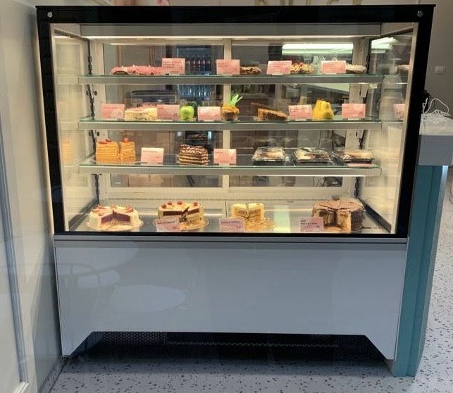 Vitrină frigorifică pentru cofetărie Jordao Vista