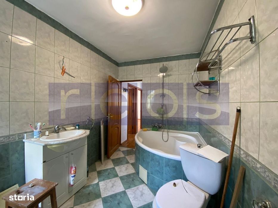De Vanzare Vila P+1+Mansarda 7 Camere, 3 Bai, Garaj, Curte Salaj Parc