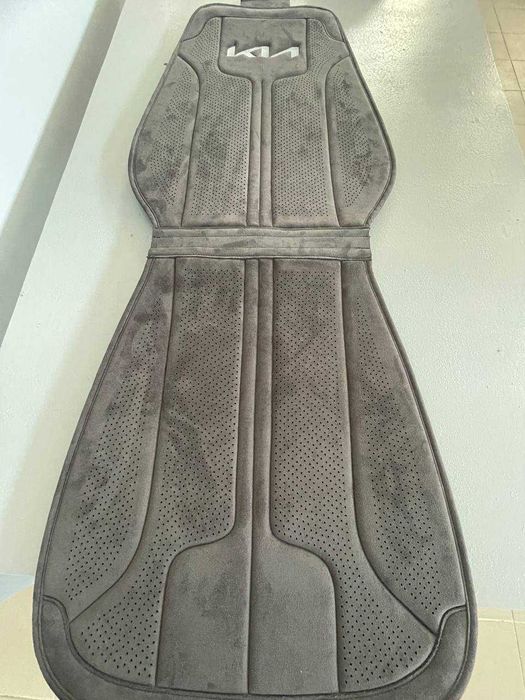 Универсальная накидка для авто с логотипом вашей модели.