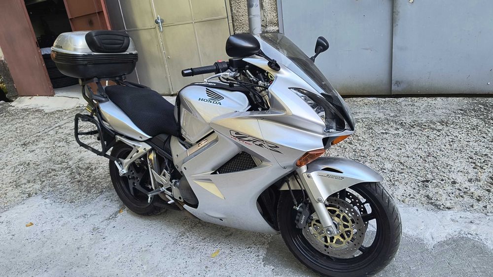 Продавам HONDA VFR v4 V-tec 800