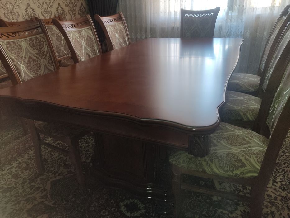 Стол и 10 стульев
