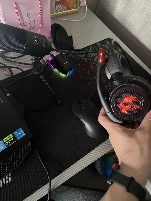 Игровой ноутбук продам.