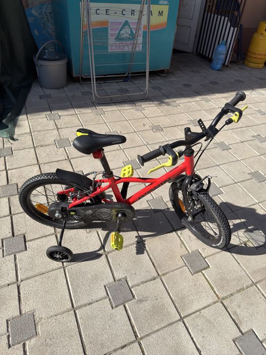 Biciclete copii b-twin 16 inch aproape noua